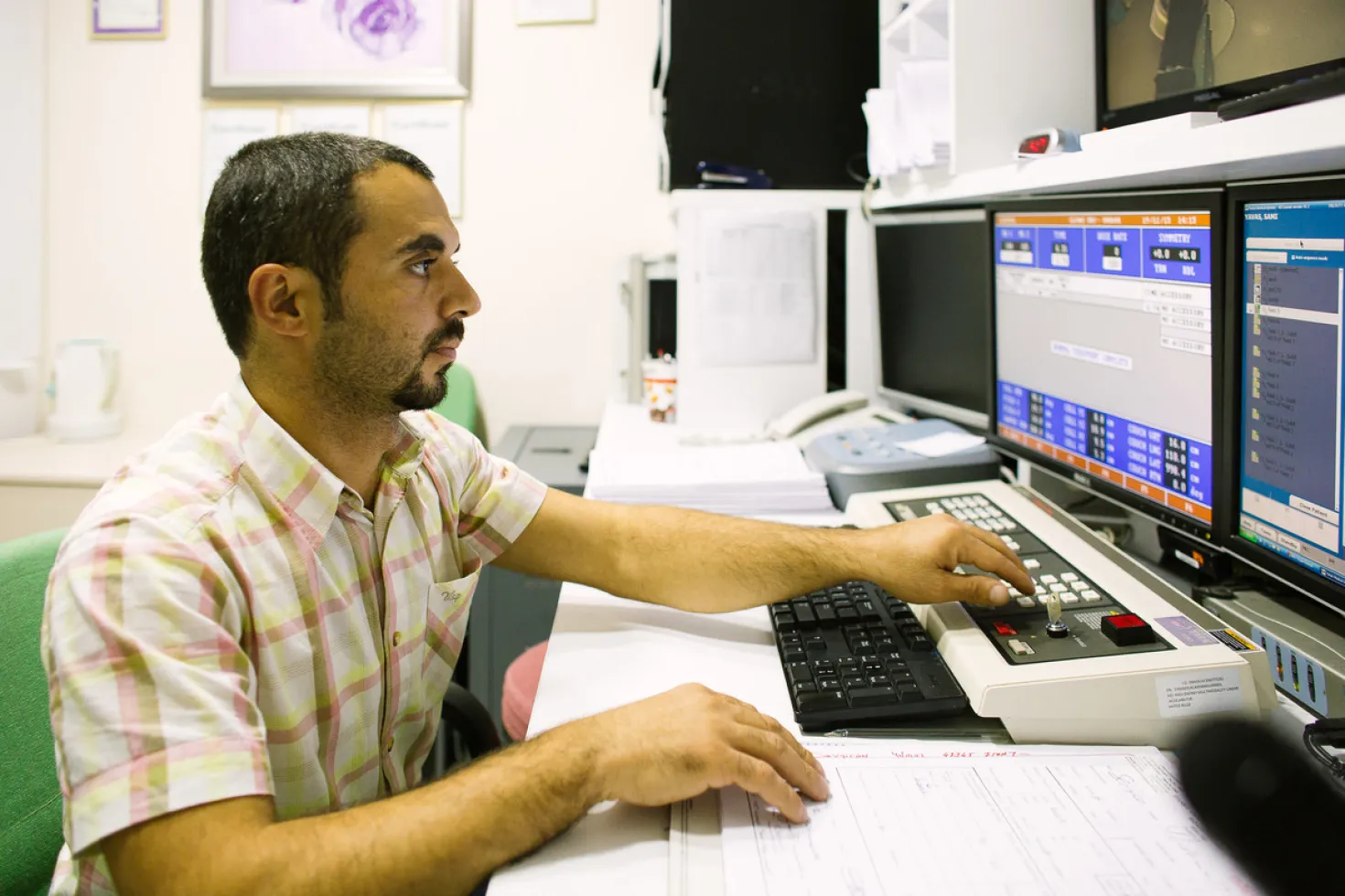 Man at Istanbul University Oncology Institute looking at a computer