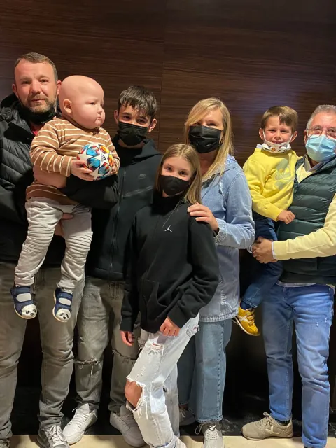 Ukrainian children with cancer and their families were airlifted to Spain, where they can continue their treatment and are being cared for by Fundación Aladina and other cancer organisations.
